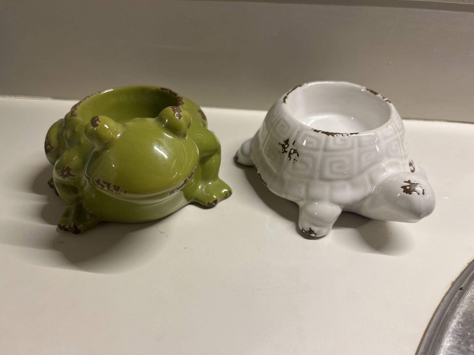 super cute πΈπ’π―οΈ like new ceramic green frog & white tortoise tealight candle holders distressed look
