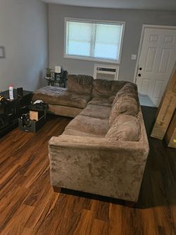 Brown sectional, loveseat, 2 ottomans