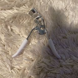 Eyelash curler 