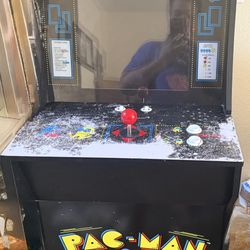 PAC-MAN Arcade Game