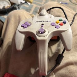 A Bunch Of Throw Back Games 2 Controllers.