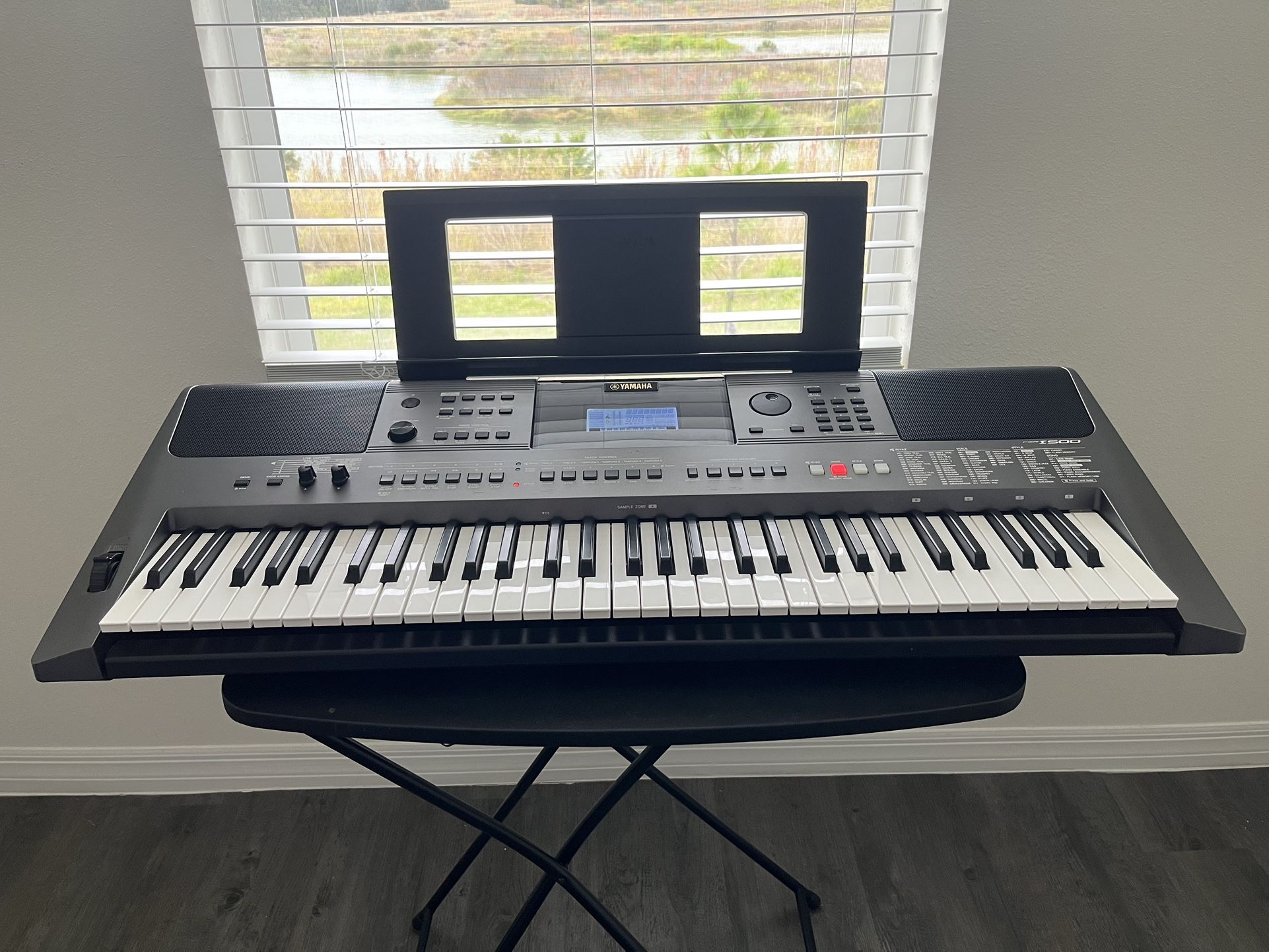 Electronic Keyboard -Yamaha