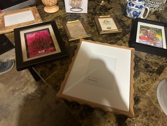 picture frame 2 dollars each take all 10 dollars for wall or table
