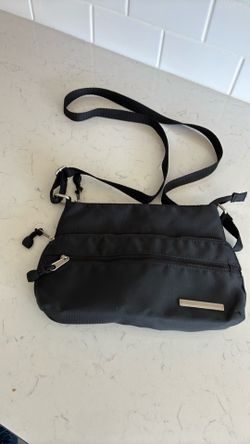 Cute black purses with three zippers