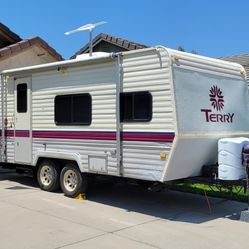 1990 Fleetwood Terry Resort Travel Trailer! 