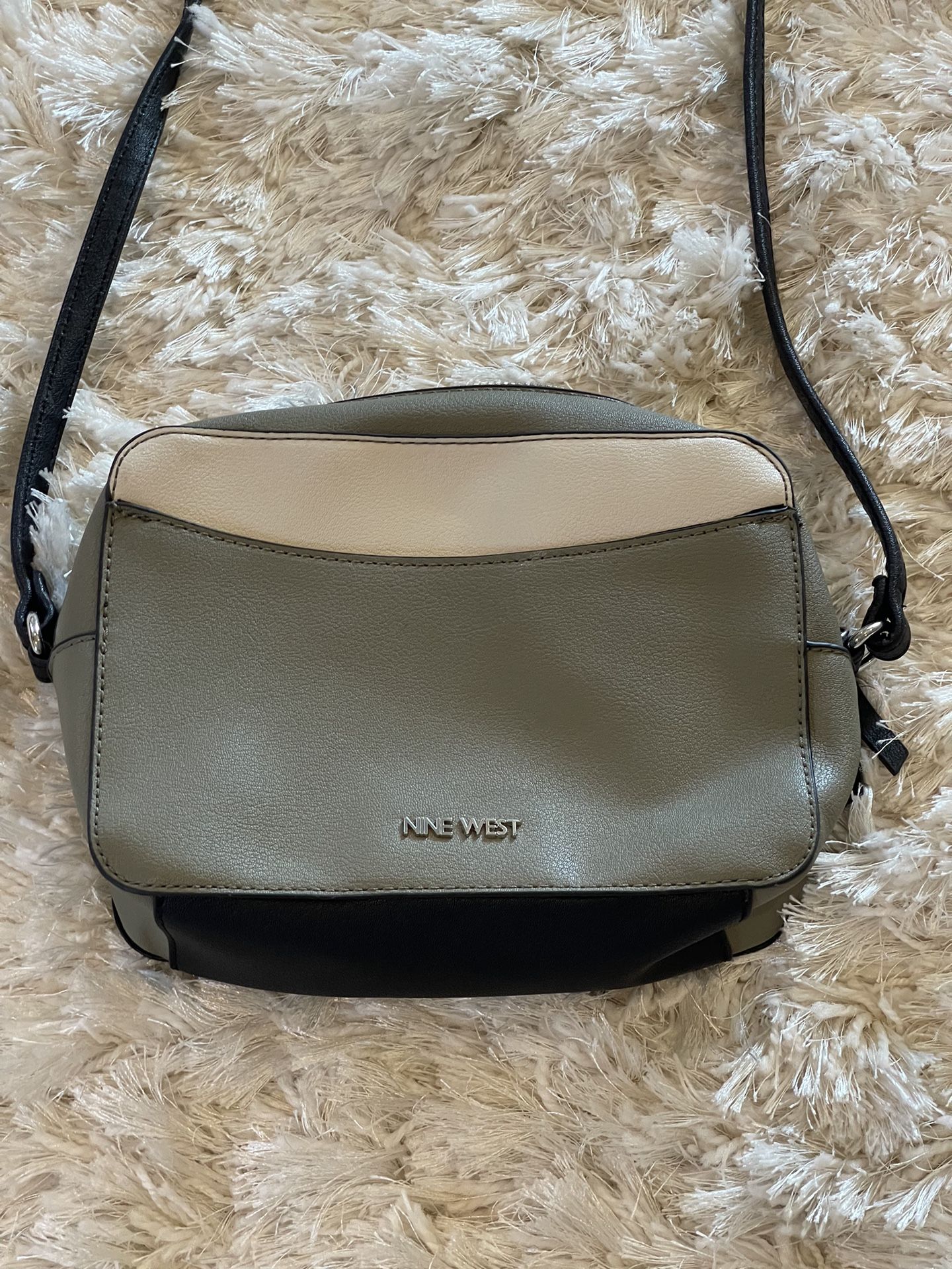 Nine West green and cream square purse
