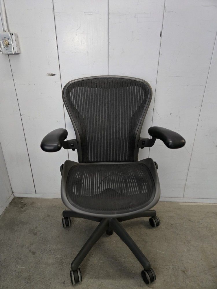 Herman Miller Size B FULLY ERGONOMIC 