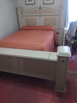 Recamara En Buenas Condiciones Y Trae Dos Buros OBO