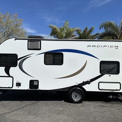 2018 Pacifica XL travel trailer with bunk beds! 21ft 