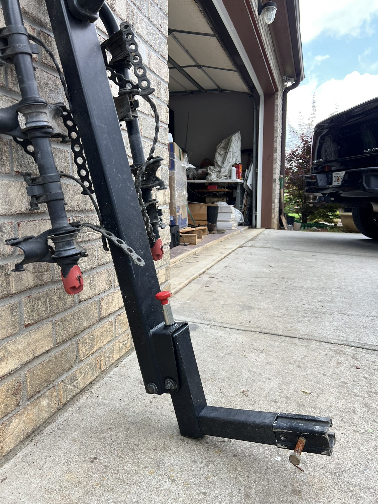 YAKIMA DoubleDown 4 - Tilting Hitch-Mounted Bike Rack for Cars, SUVs, Trucks and More, Fits 1.25” and 2” Hitches, Anti-Sway and Folding Arms, Carries