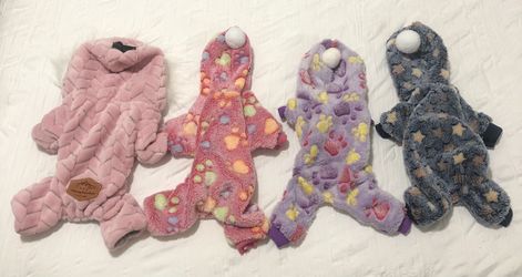 dog clothes (never Used) Xs