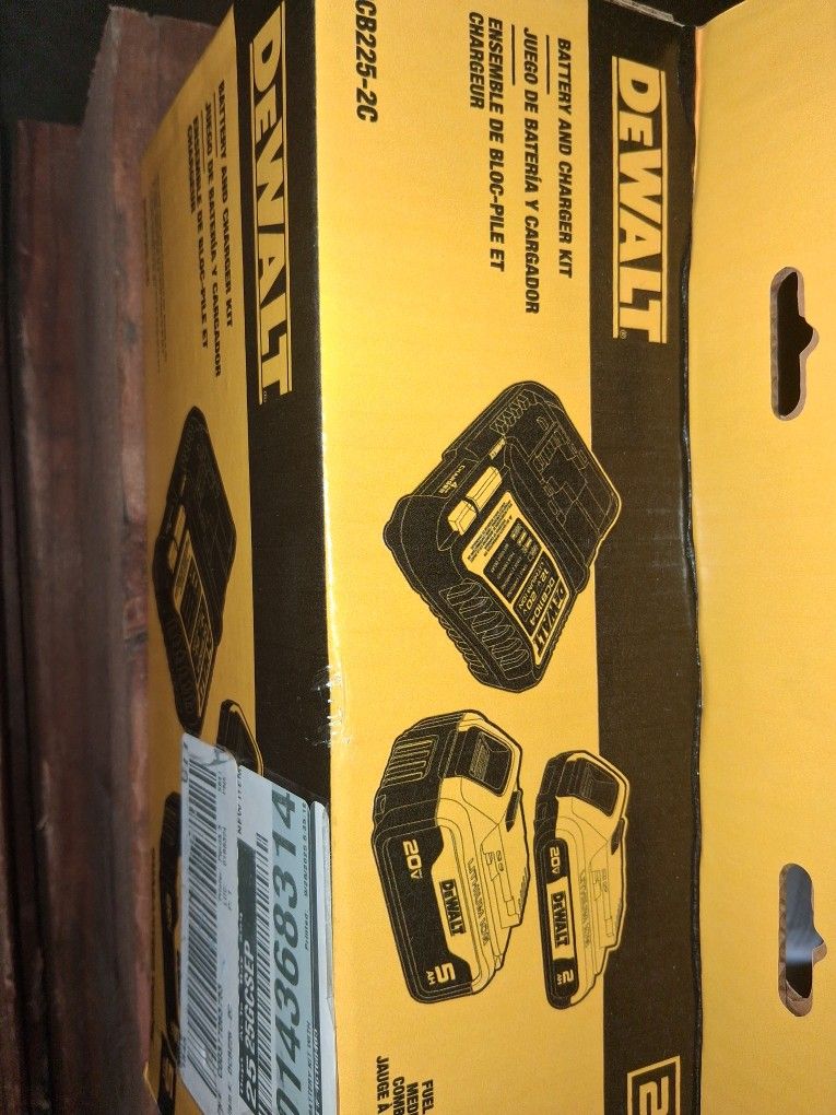 DEWALT BATTERY KIT NEW IN BOX