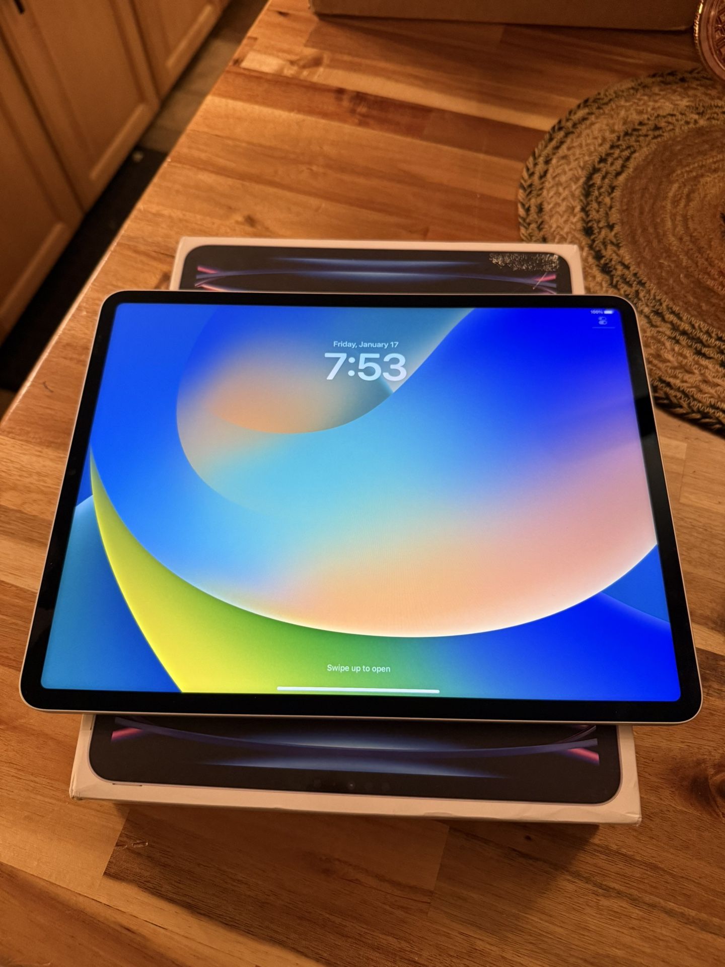 iPad Pro 12.9” 6th Generation 256gb