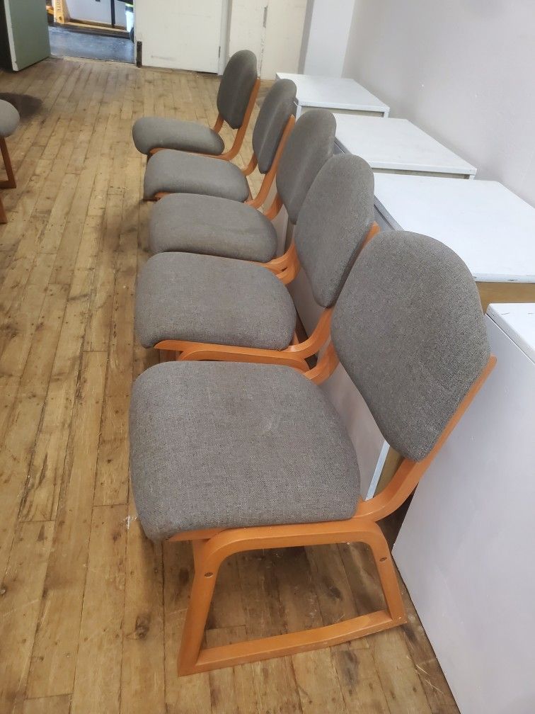 2,000 ROCKING CHAIRS AVAILABLE FOR RETAIL AND WHOLESALE (HOME71)