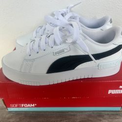 Women’s Puma Sneakers Size 6