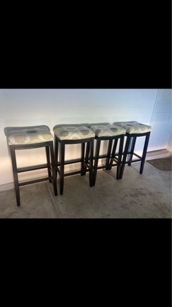 4 backless barstools
