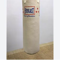 70 Lb Heavy Bag Everlast White Canvas No Holes Never Been Repaired And 40 Lb Everlast Punching Kicking Bag