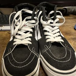 Sk8-Hi Shoe Black And White Vans