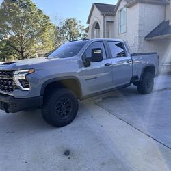 2024 Chevrolet Silverado 2500 ZR2 - Bison package