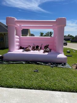 White and Pink bounce house + more 2k/OBO