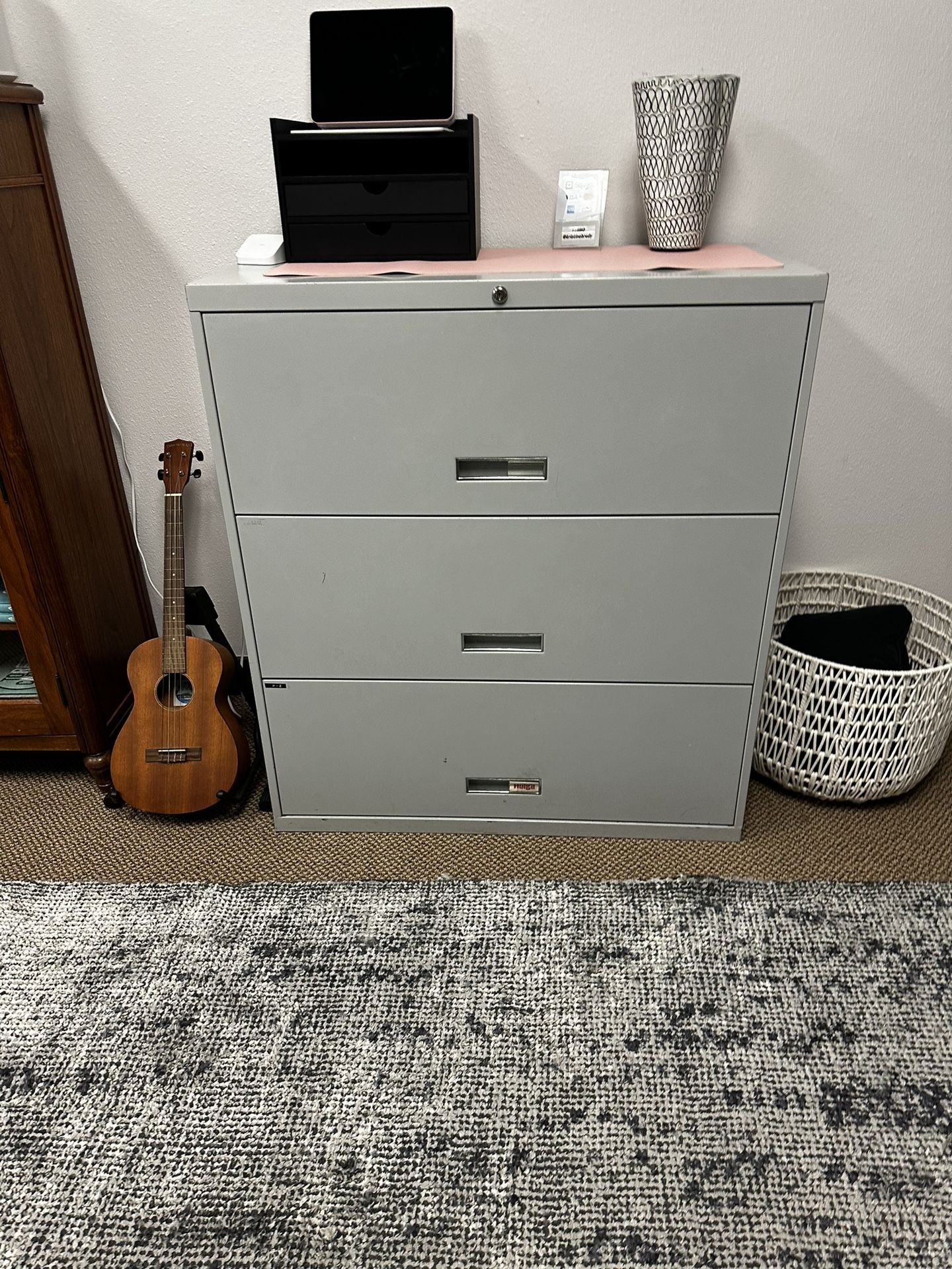 Lateral File Cabinet / Legal