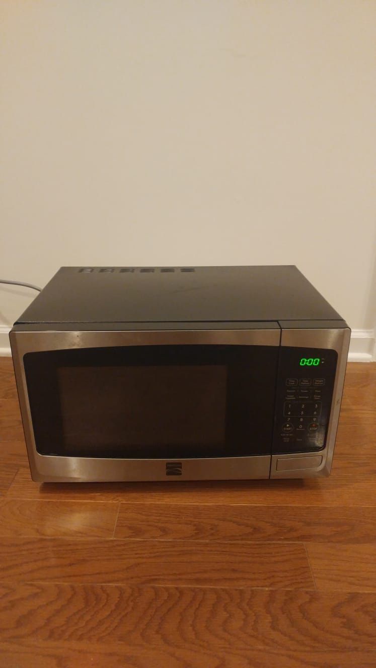 Microwave, working and in excellent condition! Paid $90. But no longer need it because my new home already has one.