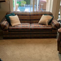 Beautiful Luxury Couch 6 1/2 Feet