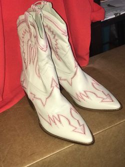 woman boots size 7. asking 30 dollars. from Nordstrom store by matisse designer.