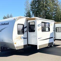 2010 Outback Keystone super lite 26FT Travel Trailer with 2 slide outs