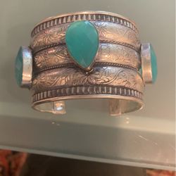 GORGEOUS CUFF BRACELET