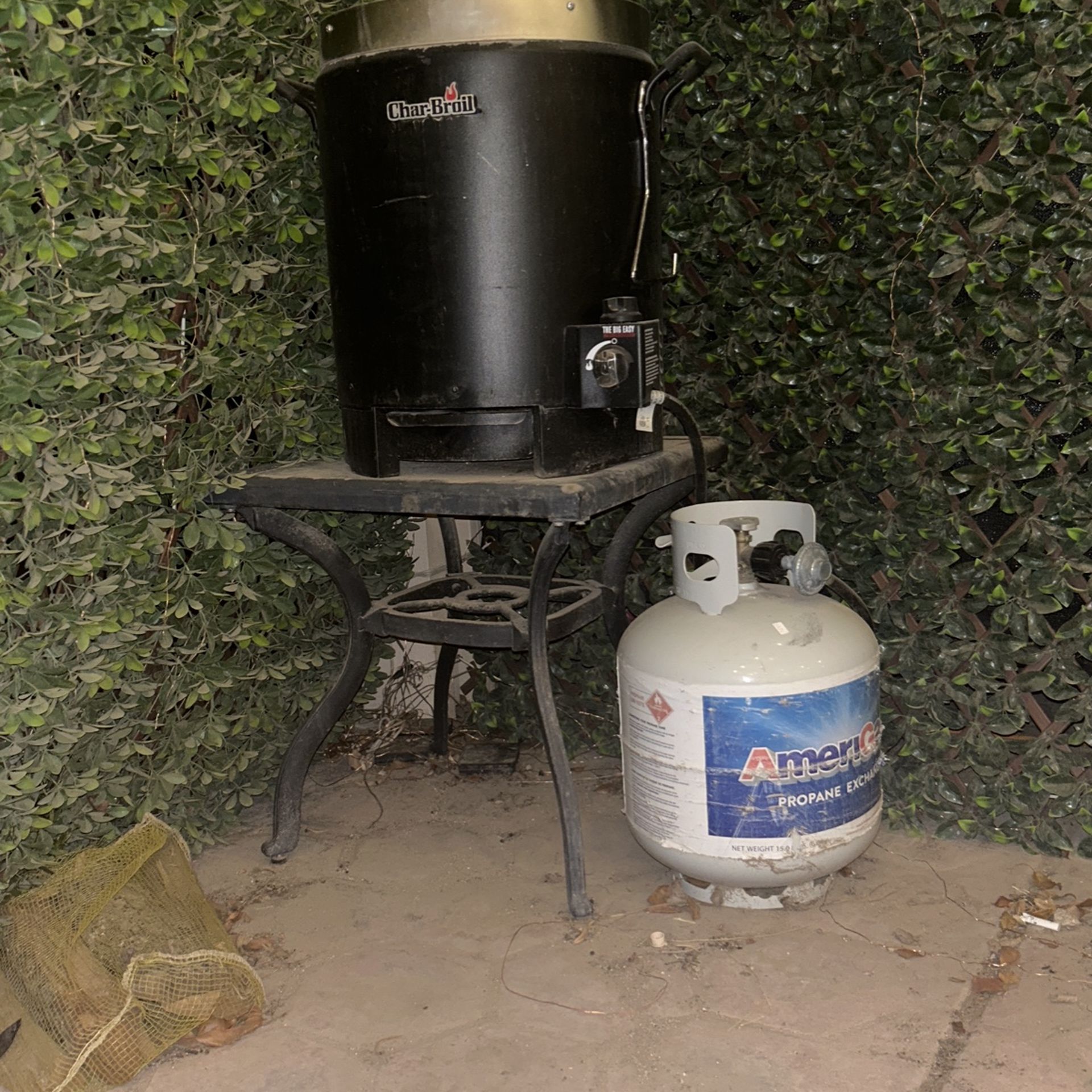 Char Broil Infrared Grill & Propane Tank