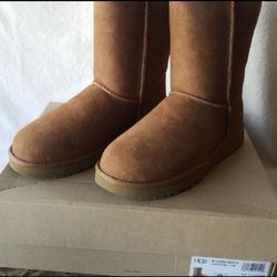 Ugg Boots CLASSIC Short II Women's Size 7 And 9