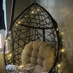 Egg Swing With Stand. PICK UP ONLY