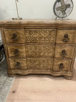 Vintage Bernhardt 3-Drawer Carved Bowfront Bachelor's Chest / Dresser – Solid Wood