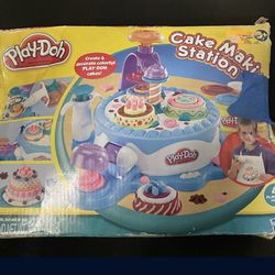 Rare Discontinued Hasbro Kids Play-Doh Cake Makin' Station Collectible- discontinued play set