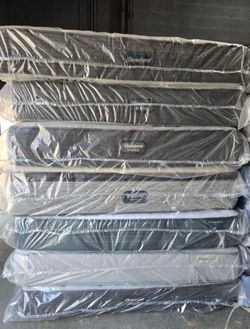 Beautyrest Harmoney /Hybrid Queen  mattress size Brand New medium firm