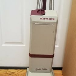 NEW cond COMMERCIAL ELECTROLUX LUX MODEL VACUUM WITH AMAZING POWER SUCTION  , WORKS EXCELLENT  , IN THE BOX 