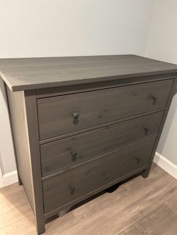 Ikea Hemnes 3- drawer dresser