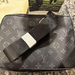 Louis Vuitton District PM ( Cross Body Bag )