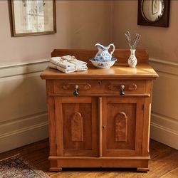 ✨ Vintage Elegance with Endless Possibilities ✨