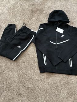 Reflection Nike tech