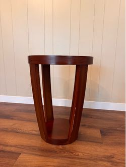 Round end table