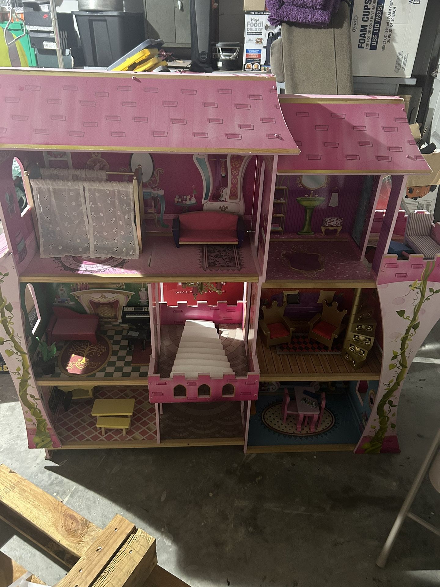 Casa De Muñecas. Doll House 