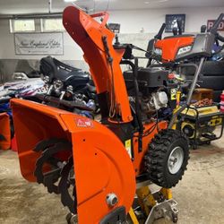 Like NEW Husqvarna ST224P Snowblower