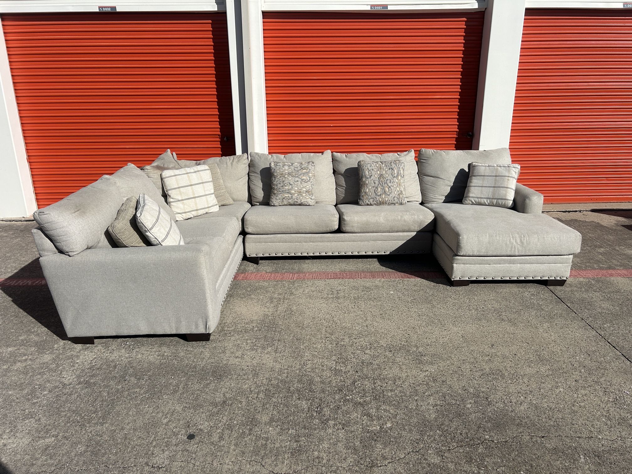 *FREE DELIVERY* Gray U Shaped Sectional Sofa