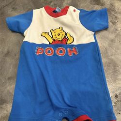 Adorable Winnie the Pooh baby romper 🧸💛