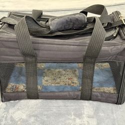 Sherpa Deluxe Black Medium  flight  Soft Sided Dog & Cat Carrier, 17" L X 11" W X 10.5" H