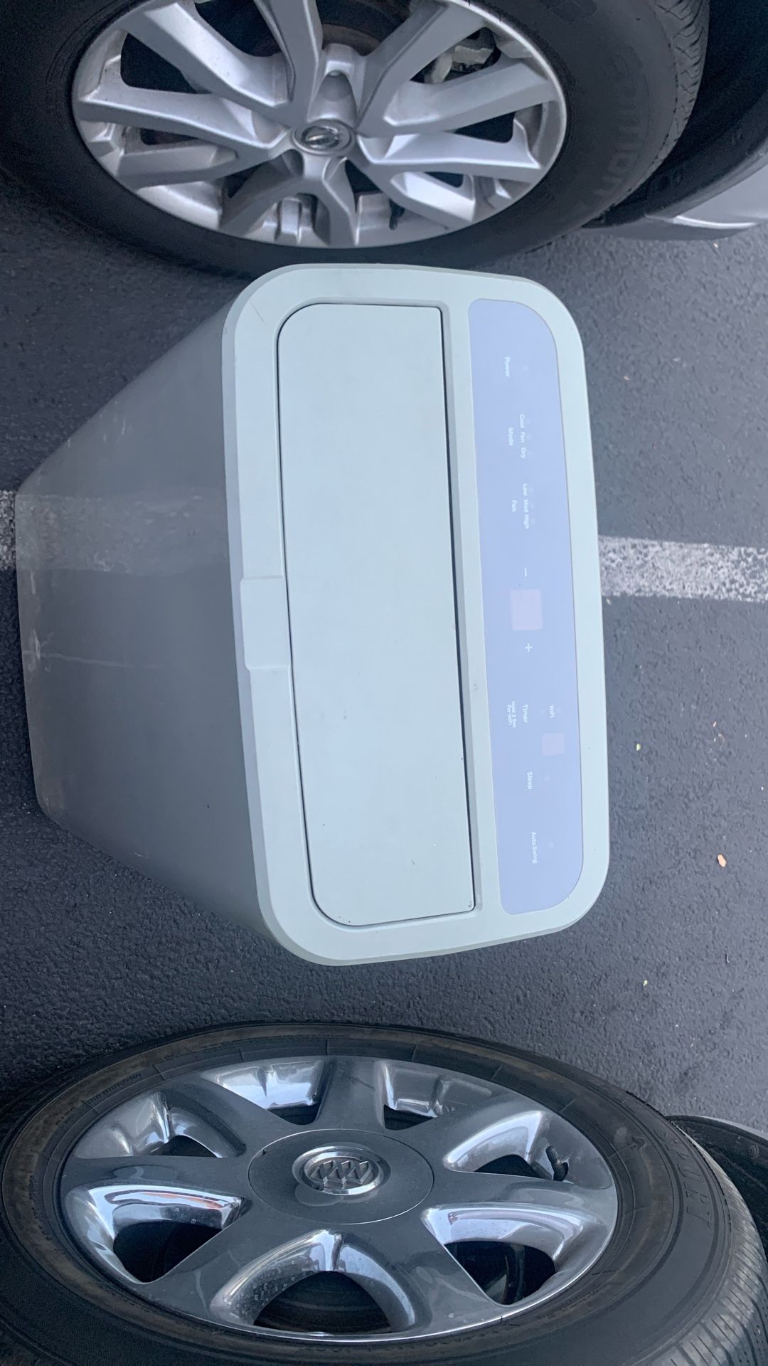 SMART PORTABLE AC/UNIT. BLOWS COLD.