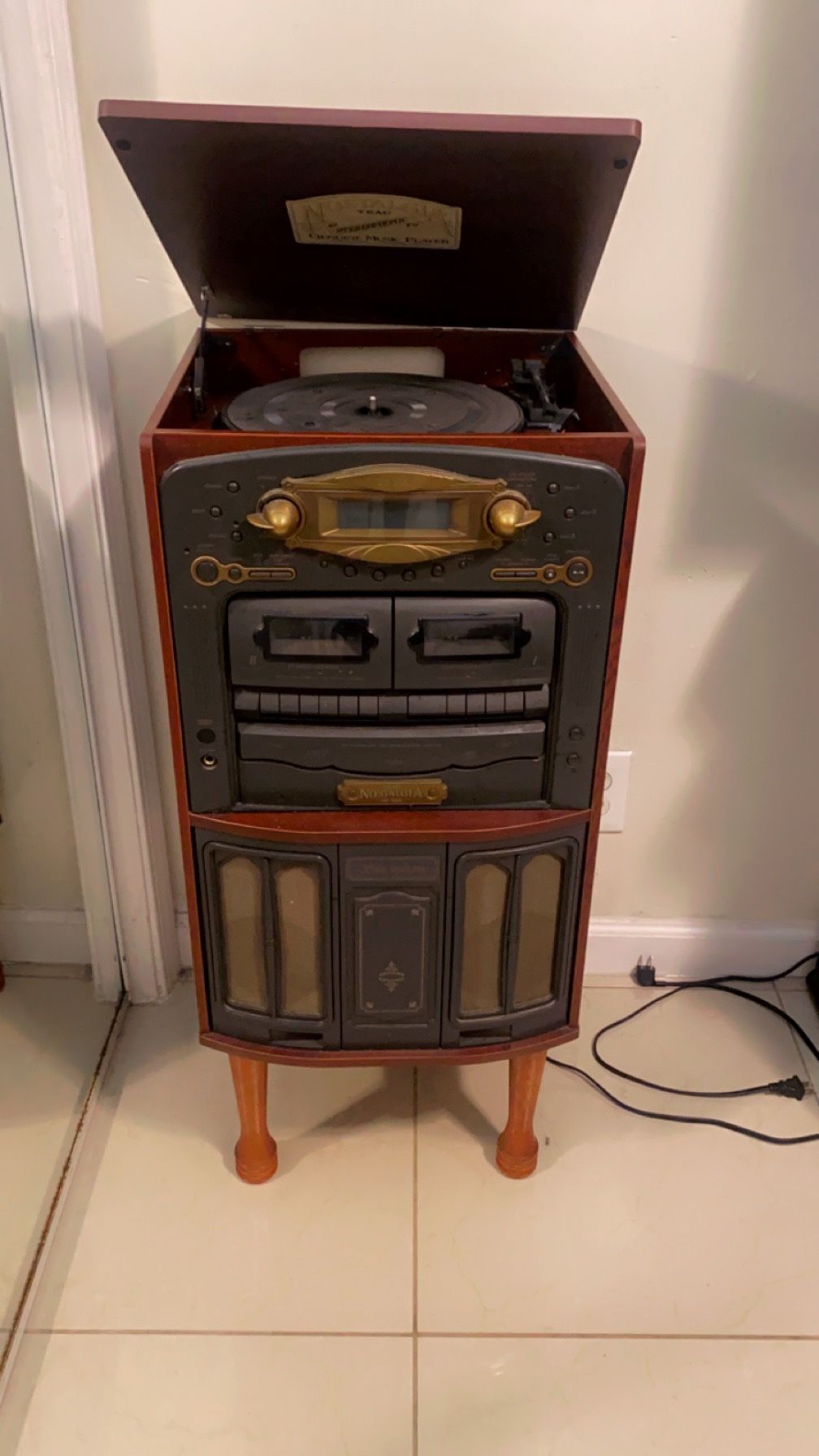 Teac GF-680 Console Stereo with 3-CD Changer, Turntable, Cassette Deck, and AM/FM Tuner Used pickup in hillsboro Output Power: 15W x2 (RMS) Operat