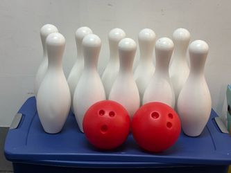 Kids jumbo bowling set